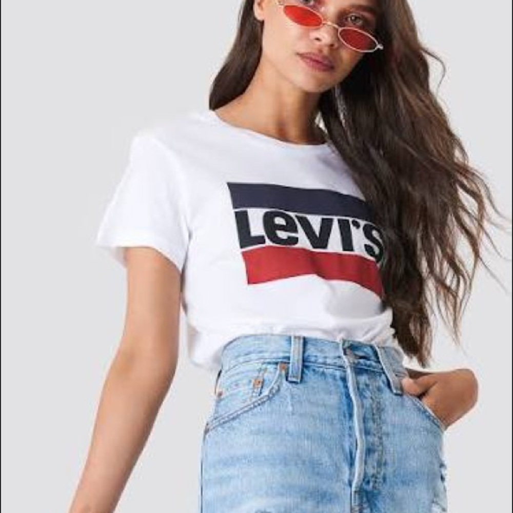 Levi’s logo tshirt